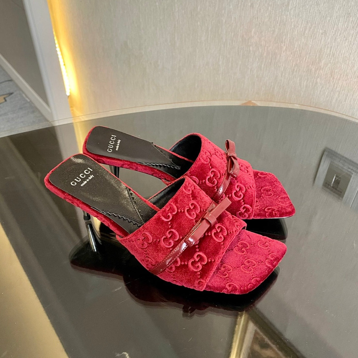 GG VELVET HIGH HEEL SANDALS WITH BEAUTIFUL LOGO DETAILS WINE RED