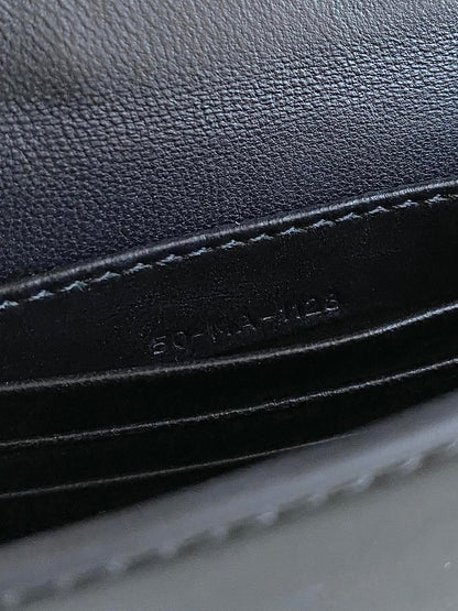 SIGNATURE CHAIN BAG 21 IN BLACK CALFSKIN