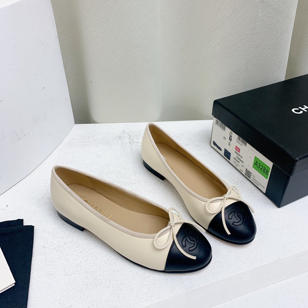 ballet flat light beige black lambskin