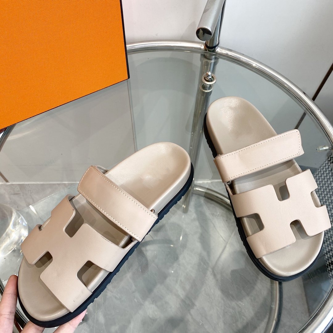 Chypre Sandal Beige Mastic Calfskin Leather