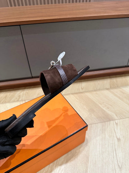 GABRIEL SANDAL CHOCOLATE SUEDE