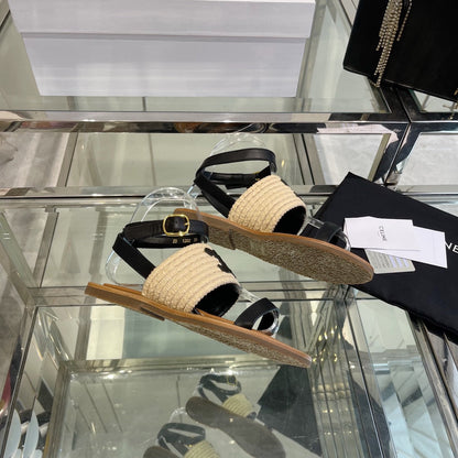 LYMPIAR FLAT STRAP SANDAL IN RAFFIA CALFSKIN BLACK BEIGE