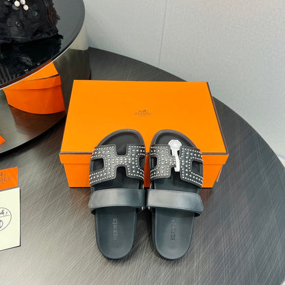 CHYPRE SANDAL BLACK CALFSKIN STYLIZED