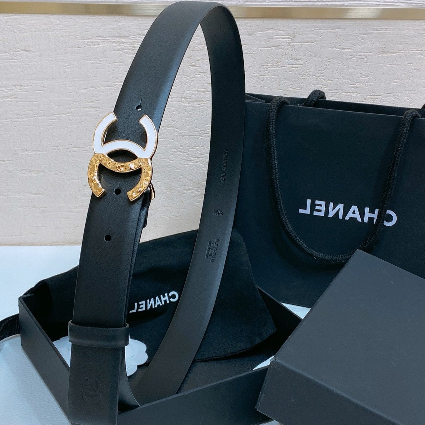 CC BELT 30MM IN BLACK SMOOTH CALFSKIN GOLD MIX WHITE METAL LOGO