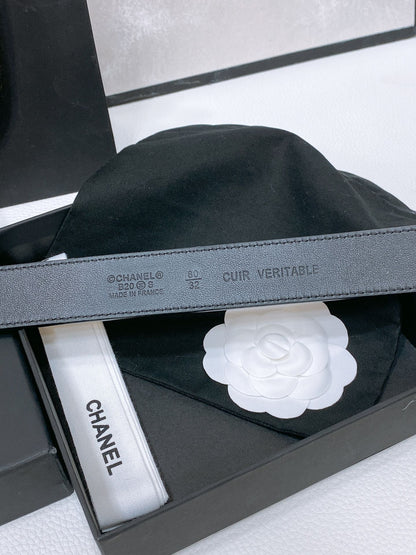 CC BELT 30 MM IN BLACK CALFSKIN PEARL LOGO WITH GOLD HARDWARE