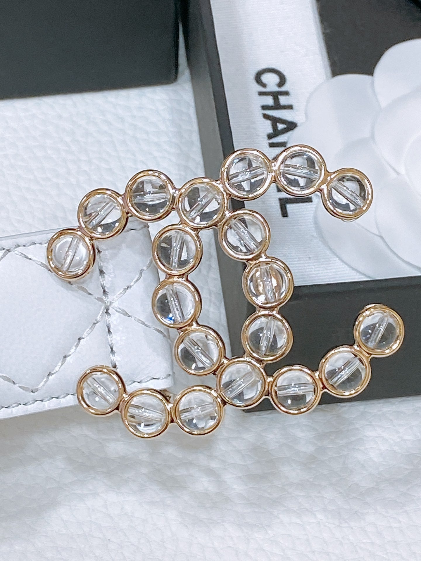 CC BELT 30 MM IN WHITE EMBROIDERED CALFSKIN PEARL LOGO WITH GOLD HARDWARE