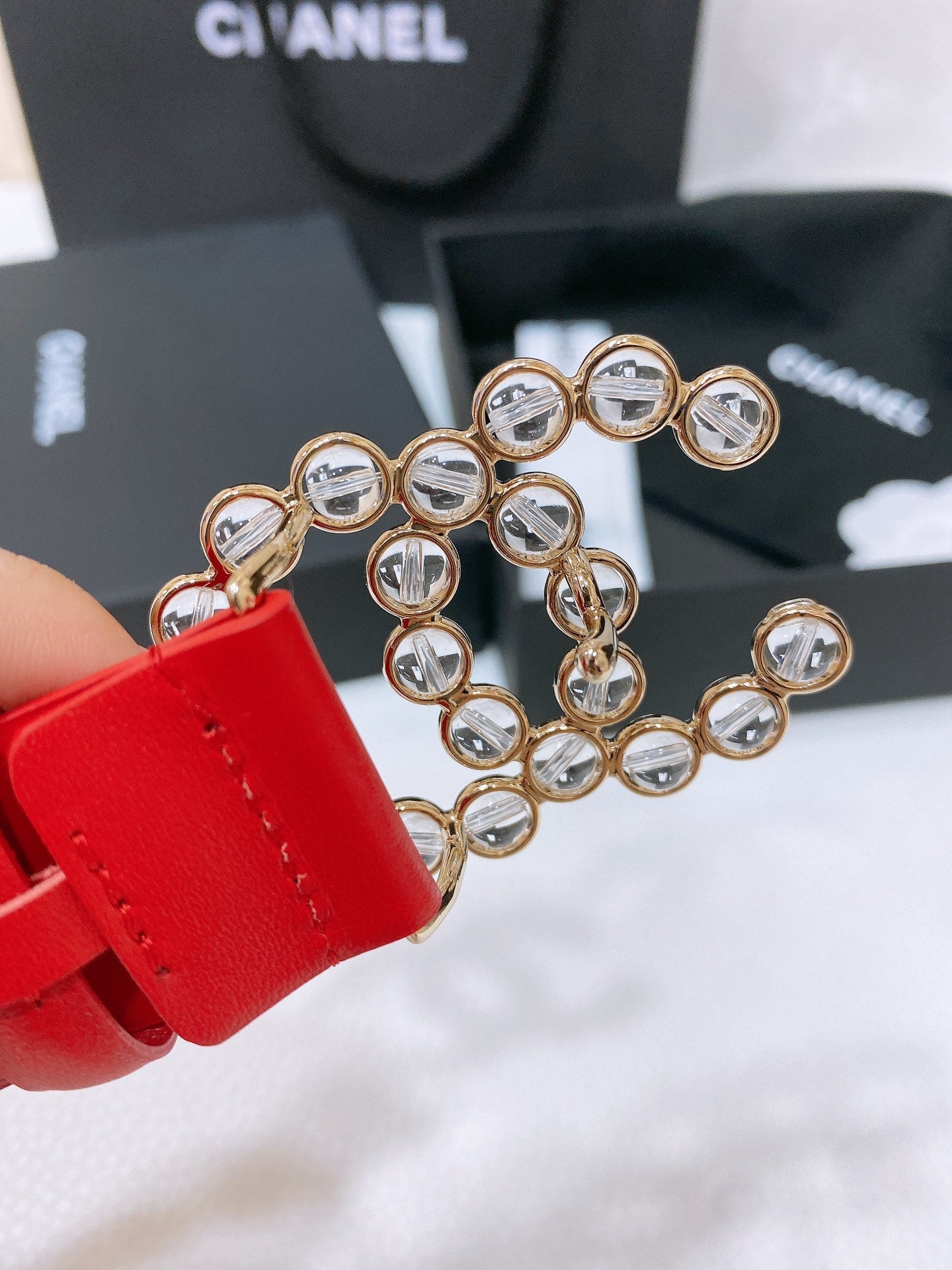 CC BELT 30 MM IN CHERRY RED CALFSKIN PEARL LOGO WITH GOLD HARDWARE