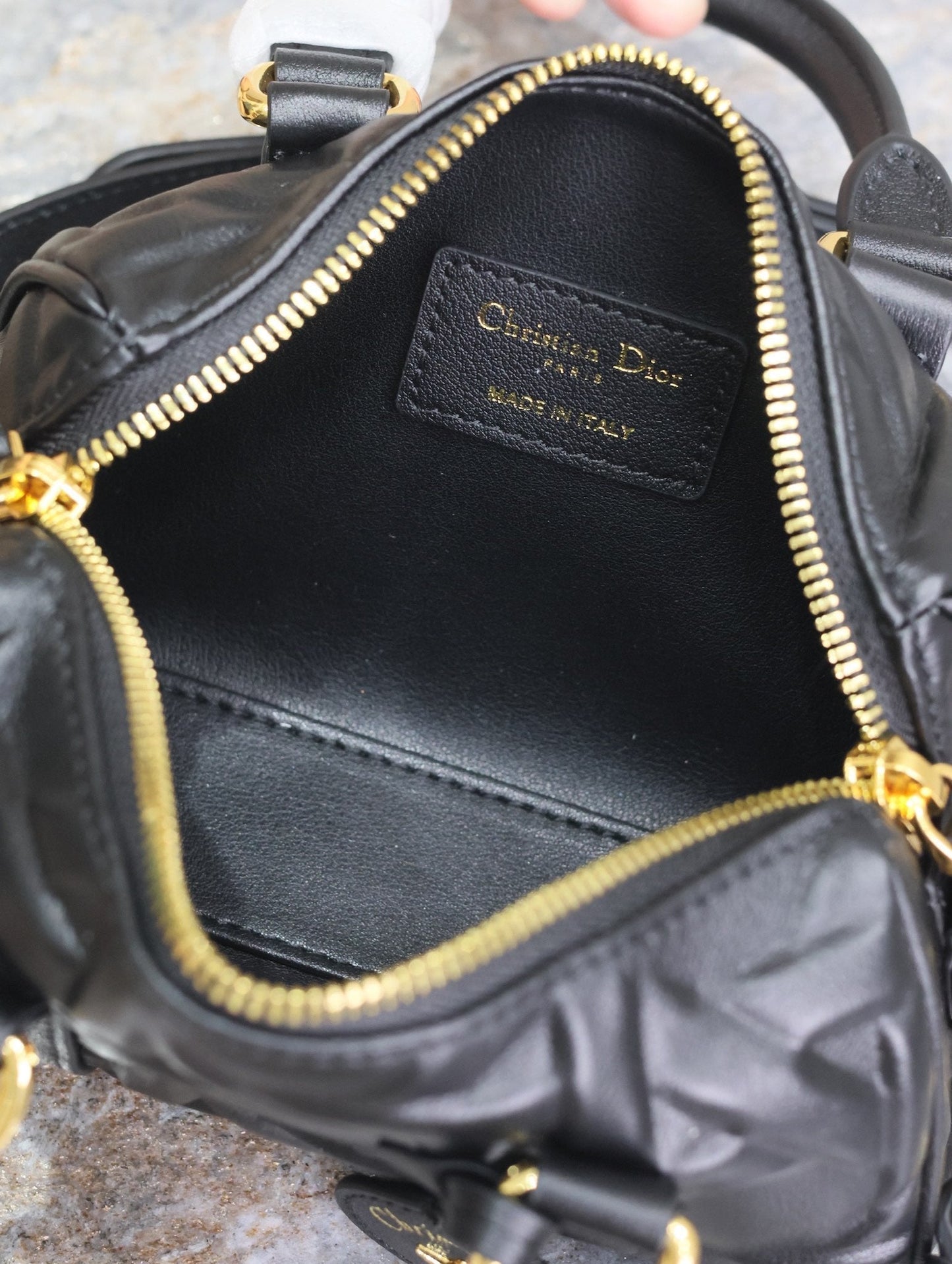 MINI GROOVE BAG 16 IN BLACK MACROCANNAGE CALFSKIN WITH GOLD HARDWARE