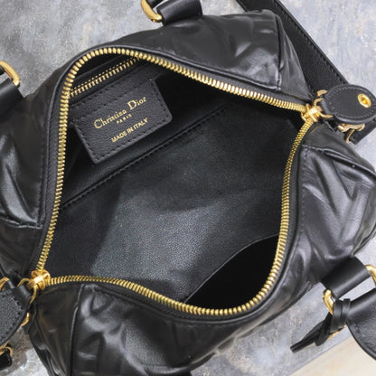 GROOVE BAG 25 IN BLACK MACROCANNAGE CALFSKIN WITH GOLD HARDWARE