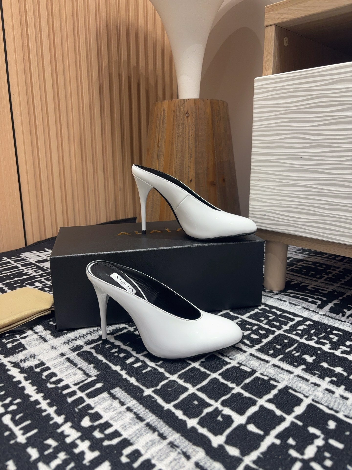 HIGH-HEEL 10 CM MULES IN WHITE PATENT CALFSKIN