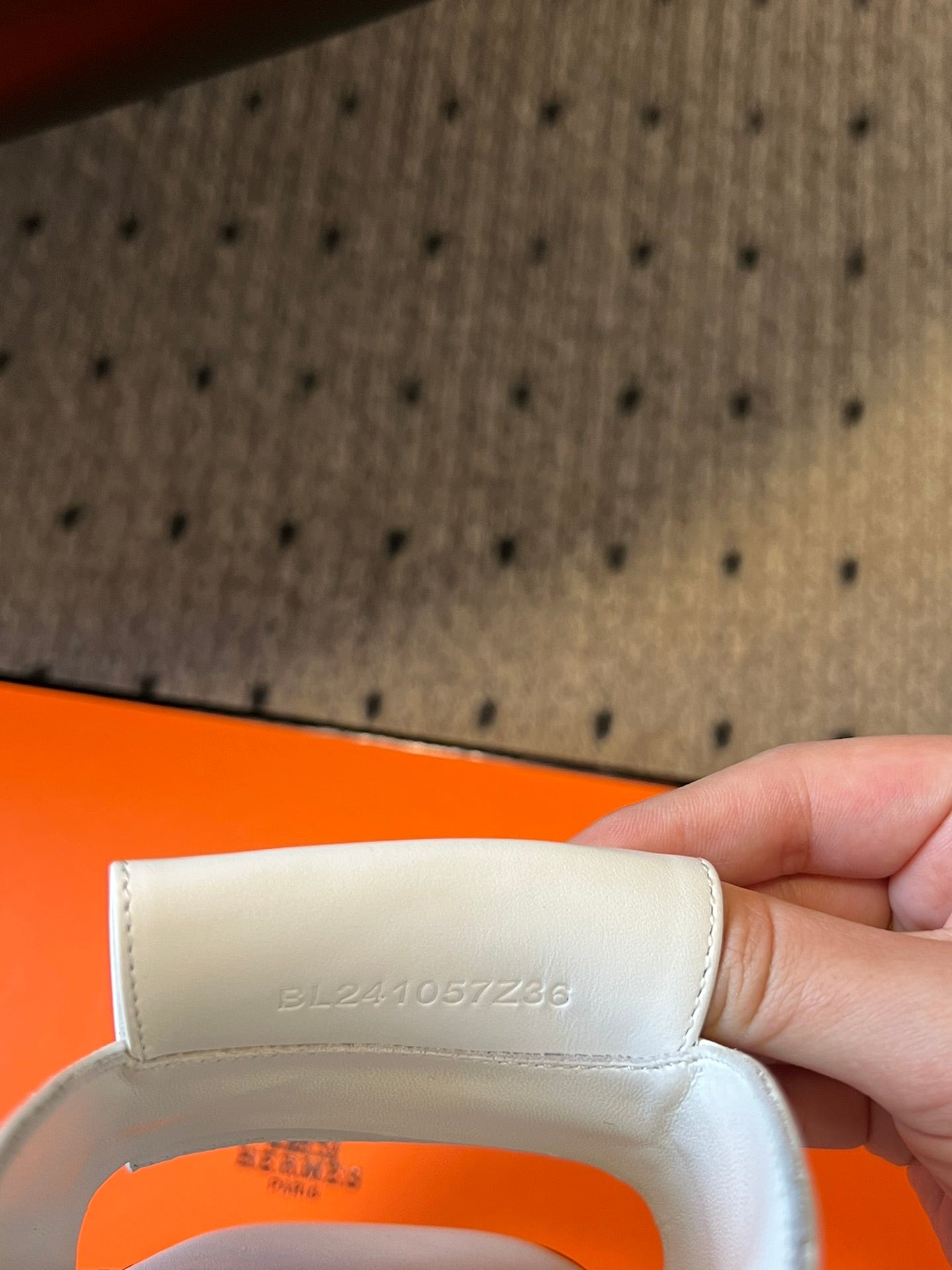 ILOT FLAT SANDAL IN WHITE CALFSKIN