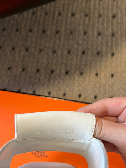 ILOT FLAT SANDAL IN WHITE CALFSKIN