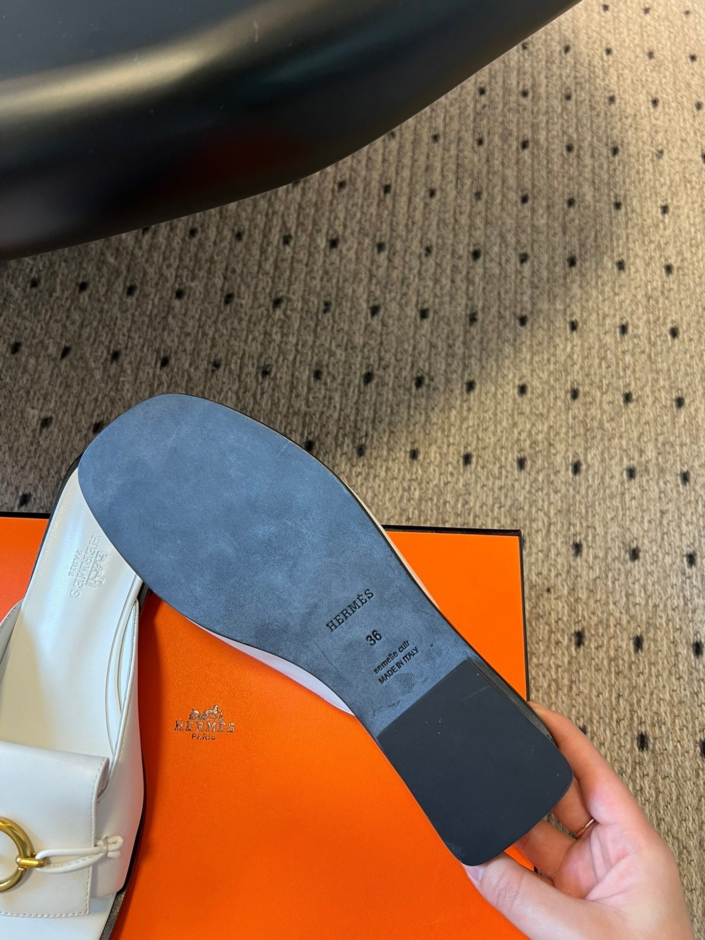 ILOT FLAT SANDAL IN WHITE CALFSKIN