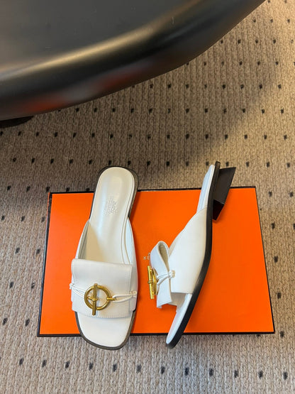 ILOT FLAT SANDAL IN WHITE CALFSKIN