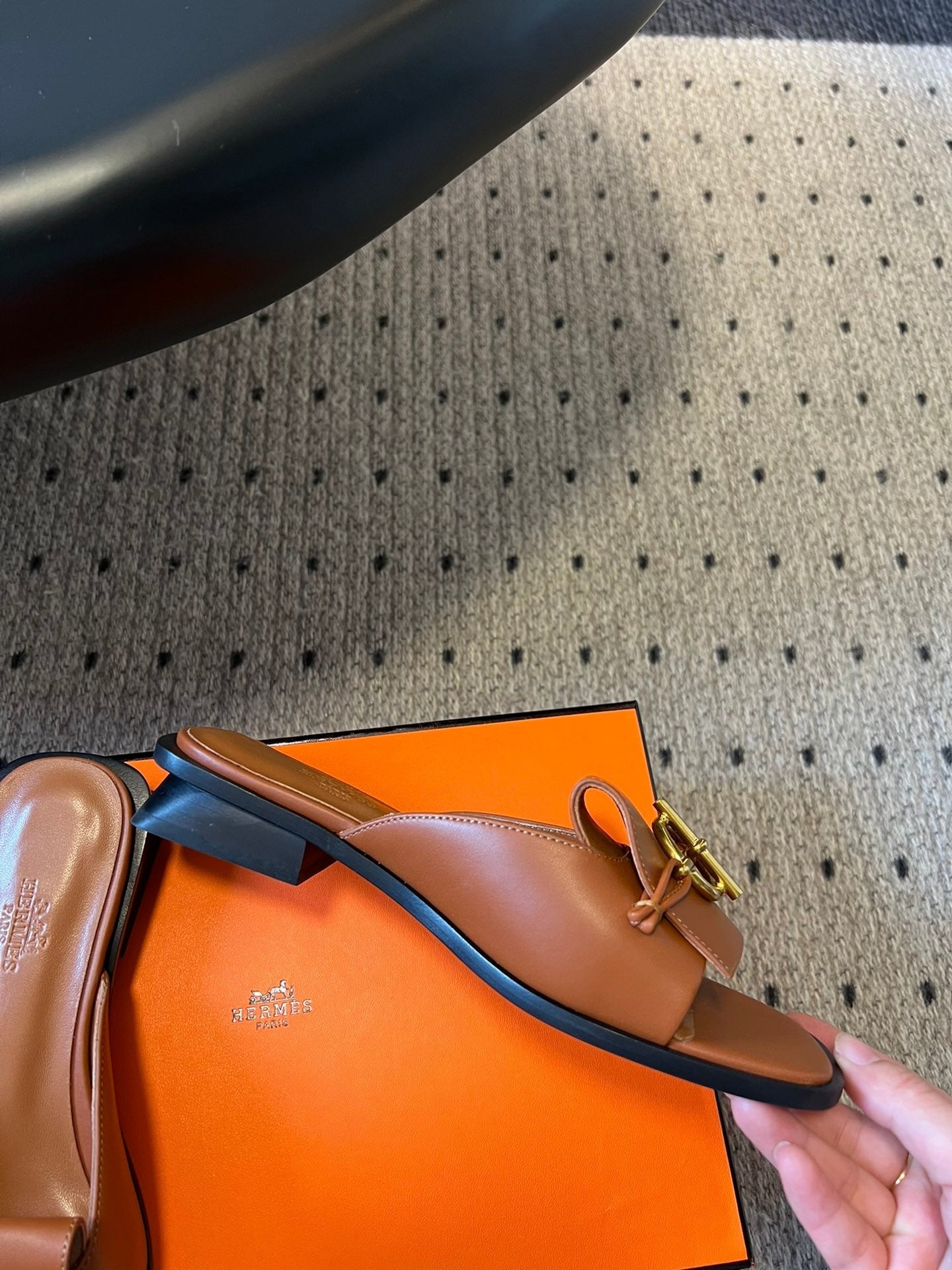 ILOT FLAT SANDAL IN BRONZE BROWN CALFSKIN