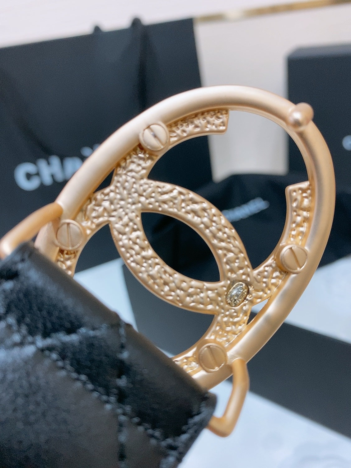 DOUBLE C BELT 38MM IN BLACK QUILTED LAMBSKIN GOLD OVAL BUCKLE CENTERED WHITE LOGO