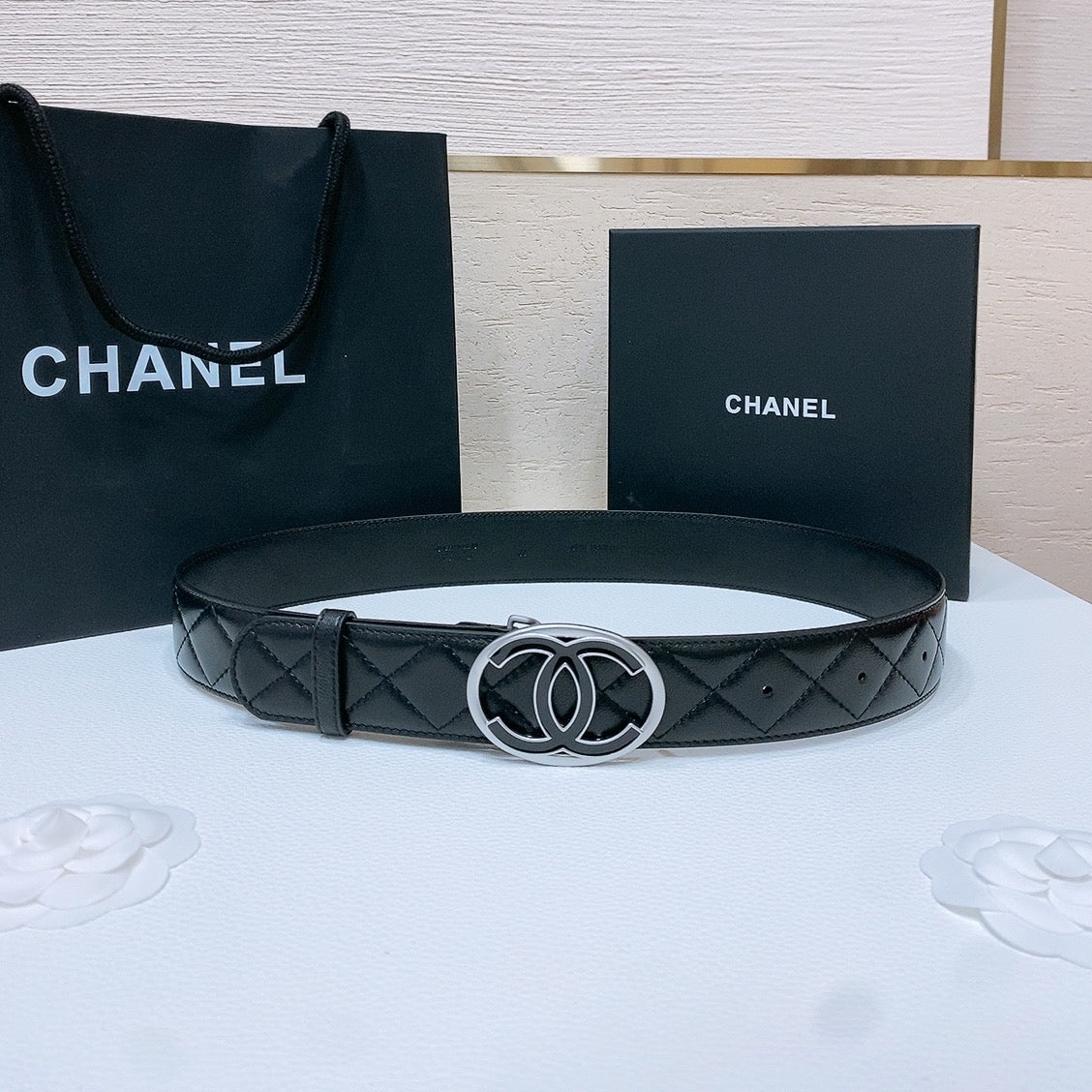 DOUBLE C BELT 38MM IN BLACK QUILTED LAMBSKIN SILVER OVAL BUCKLE CENTERED BLACK LOGO