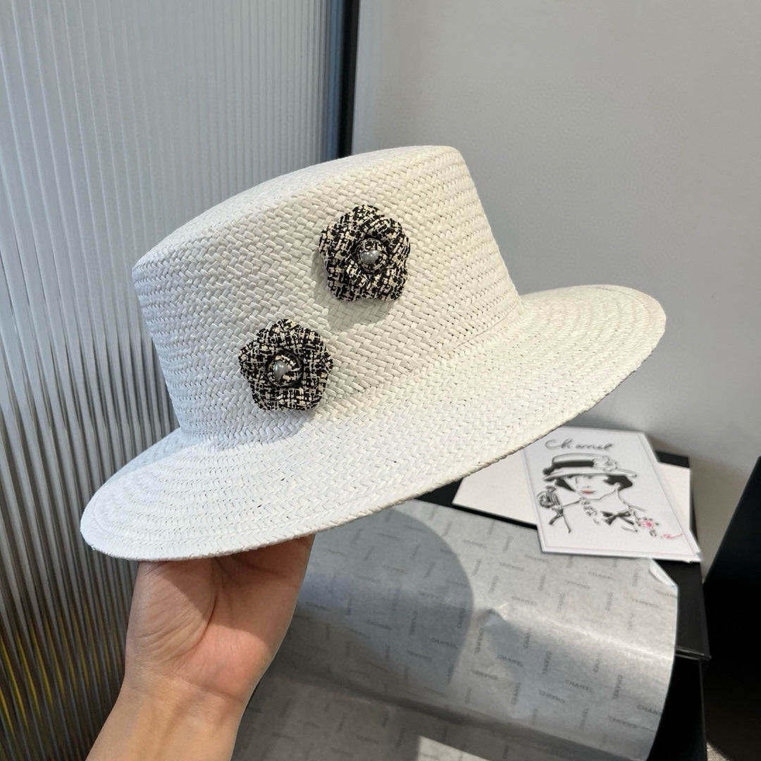 FLAT STRAW HAT WHITE FLOWER ATTACHMENT 673931