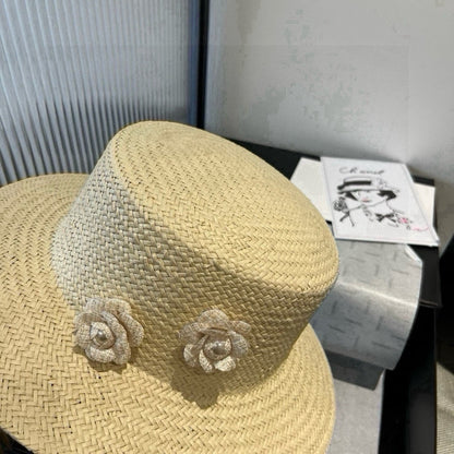 FLAT STRAW HAT IVORY FLOWER ATTACHMENT 673932