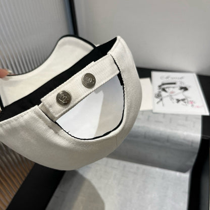 BASEBALL HAT IN WHITE WITH BLACK TRIM 673994