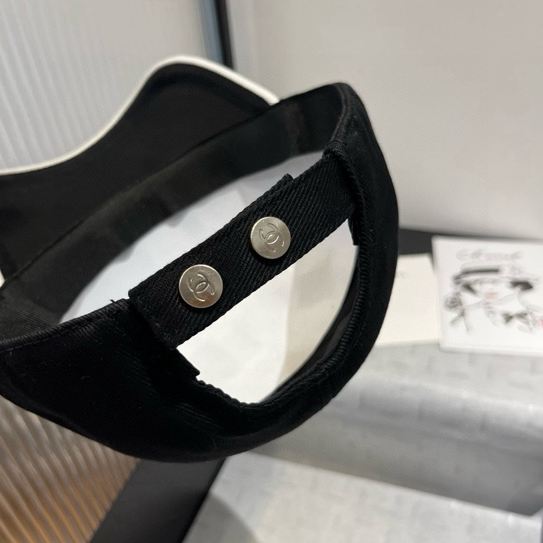 BASEBALL HAT IN BLACK WITH WHITE TRIM 673995