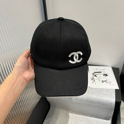 BASEBALL HAT IN BLACK WITH WHITE TRIM 673995