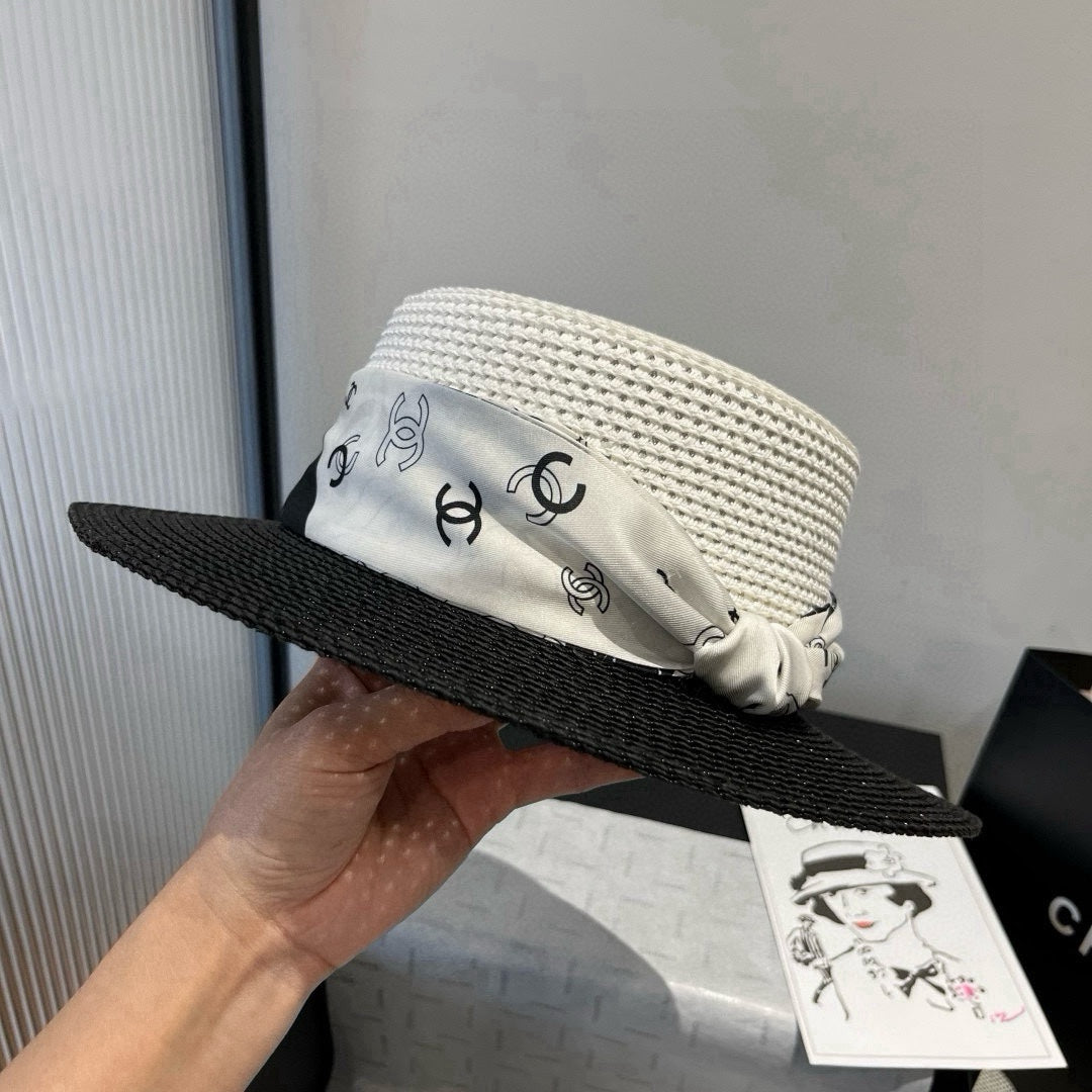 FLAT STRAW HAT BLACK AND WHITE 673935