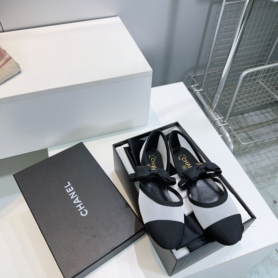 CHANEL FLAT MARY JANE SHOES 25S IN WHITE MIX BLACK MESH FABRIC EMBOSSED LOGO WITH BOW