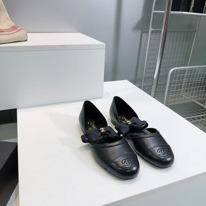 CHANEL FLAT MARY JANE SHOES 25S IN BLACK LAMBSKIN EMBOSSED LOGO WITH BOW