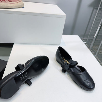 CHANEL FLAT MARY JANE SHOES 25S IN BLACK LAMBSKIN EMBOSSED LOGO WITH BOW