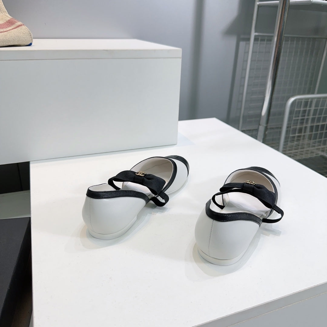 CHANEL FLAT MARY JANE SHOES 25S IN WHITE MIX BLACK LAMBSKIN EMBOSSED LOGO WITH BOW