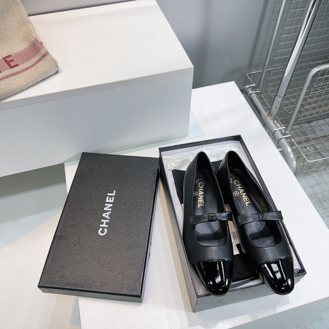 CHANEL FLAT MARY JANE SHOES 25S IN BLACK GLOSSY LAMBSKIN WITH BOW