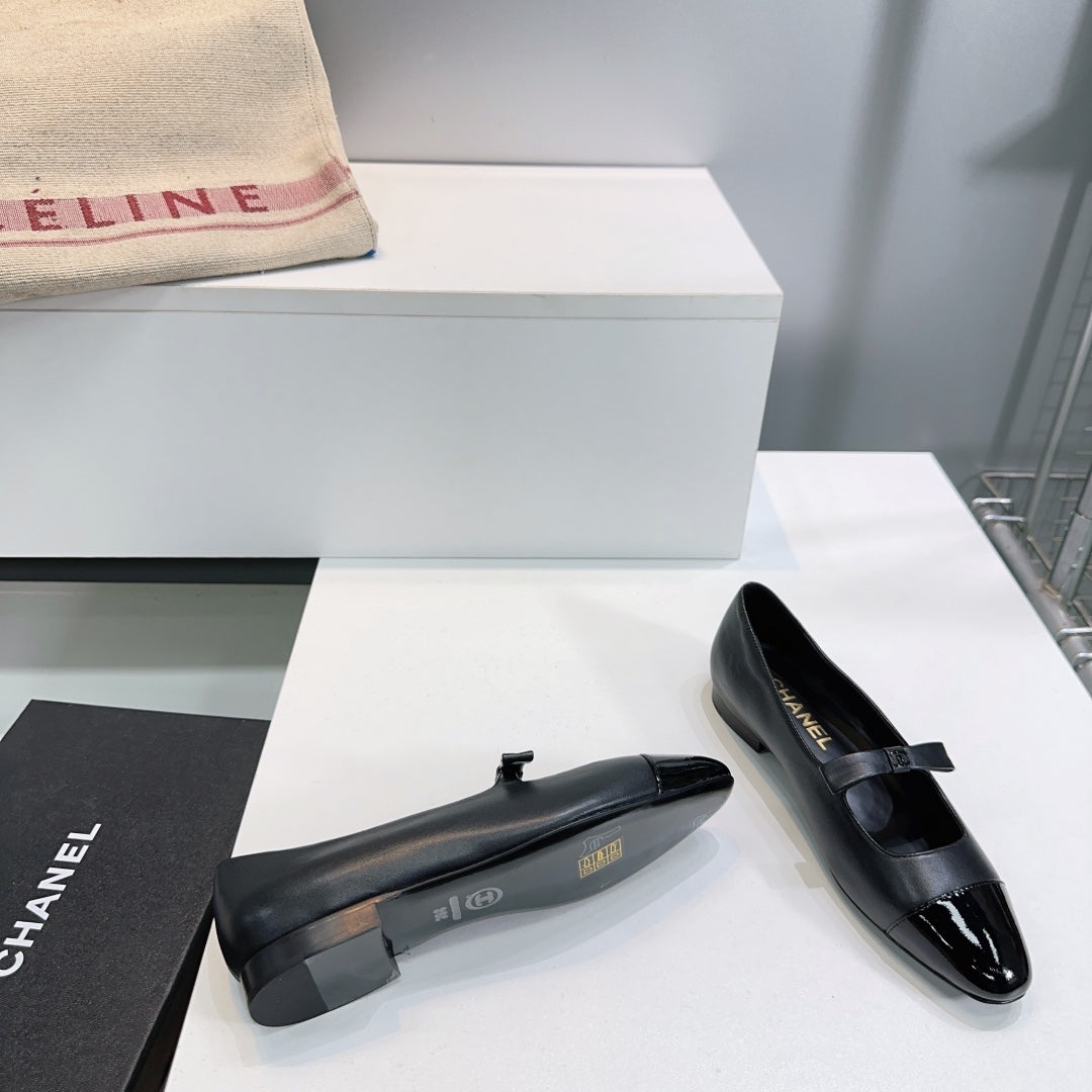 CHANEL FLAT MARY JANE SHOES 25S IN BLACK GLOSSY LAMBSKIN WITH BOW