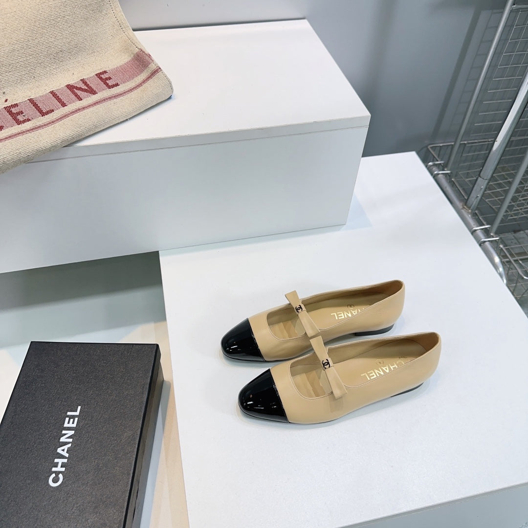 CHANEL FLAT MARY JANE SHOES 25S IN BEIGE LAMBSKIN MIX BLACK GLOSSY WITH BOW