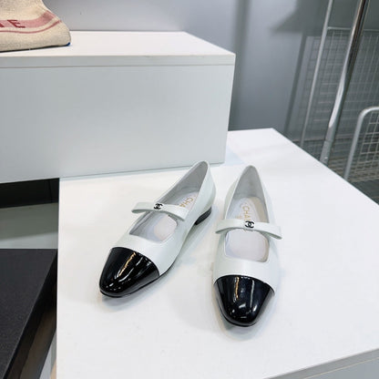 CHANEL FLAT MARY JANE SHOES 25S IN WHITE LAMBSKIN MIX BLACK GLOSSY WITH BOW