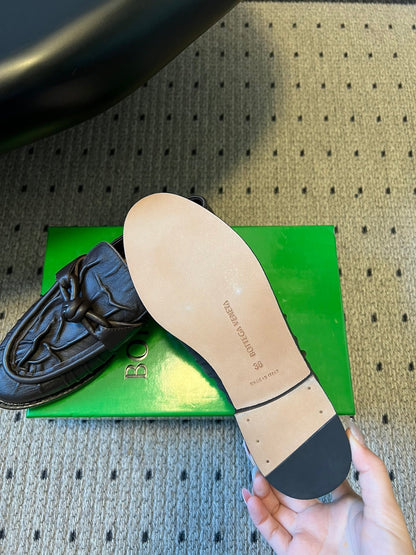 BOTTEGA VENETA 26S LOAFERS IN CHOCOLATE BROWN LAMBSKIN