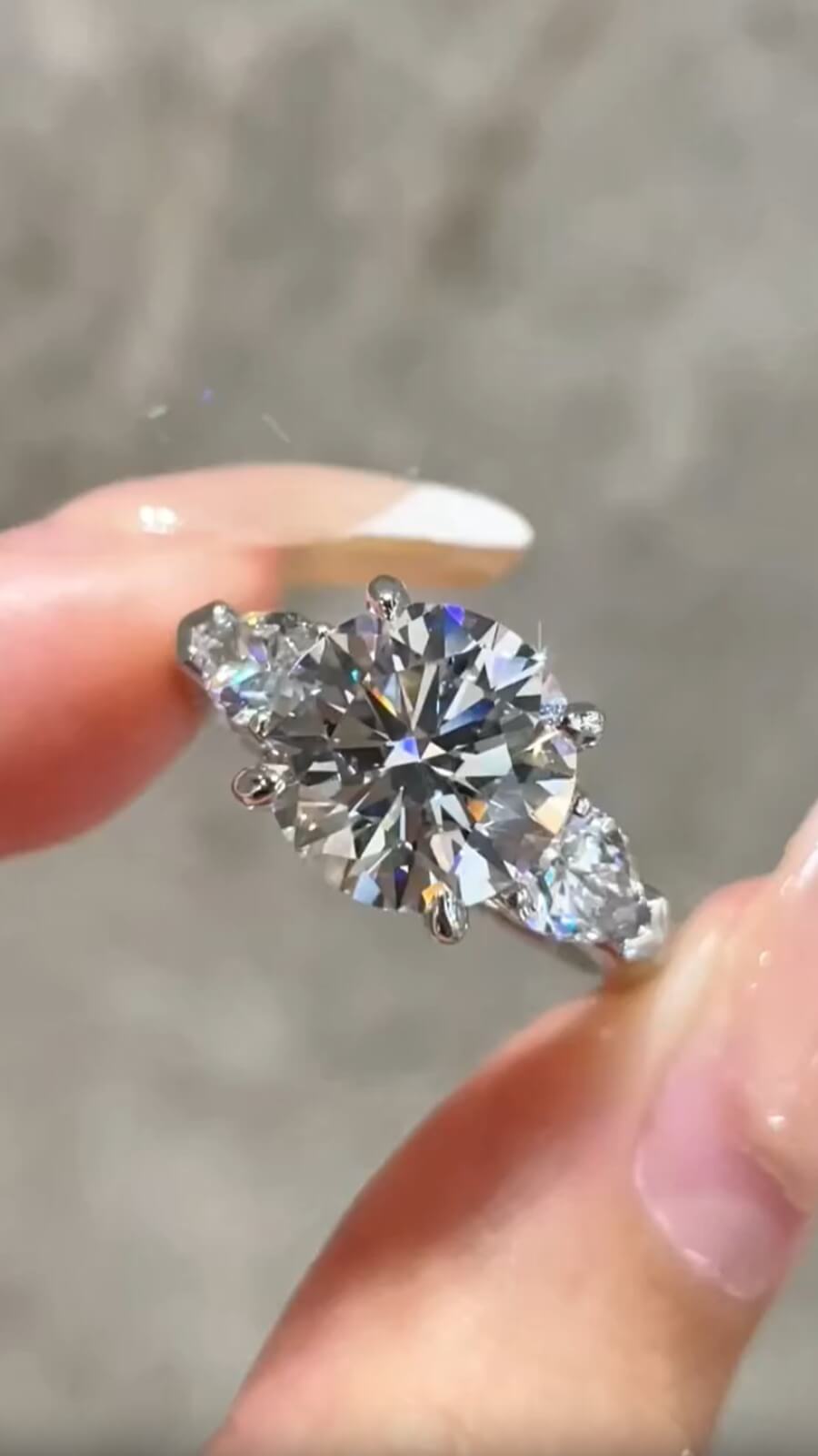 3.01ct Lab-Grown Graff-Inspired Three-Stone Diamond Ring in PT950 Platinum – DE VS IGI Certified