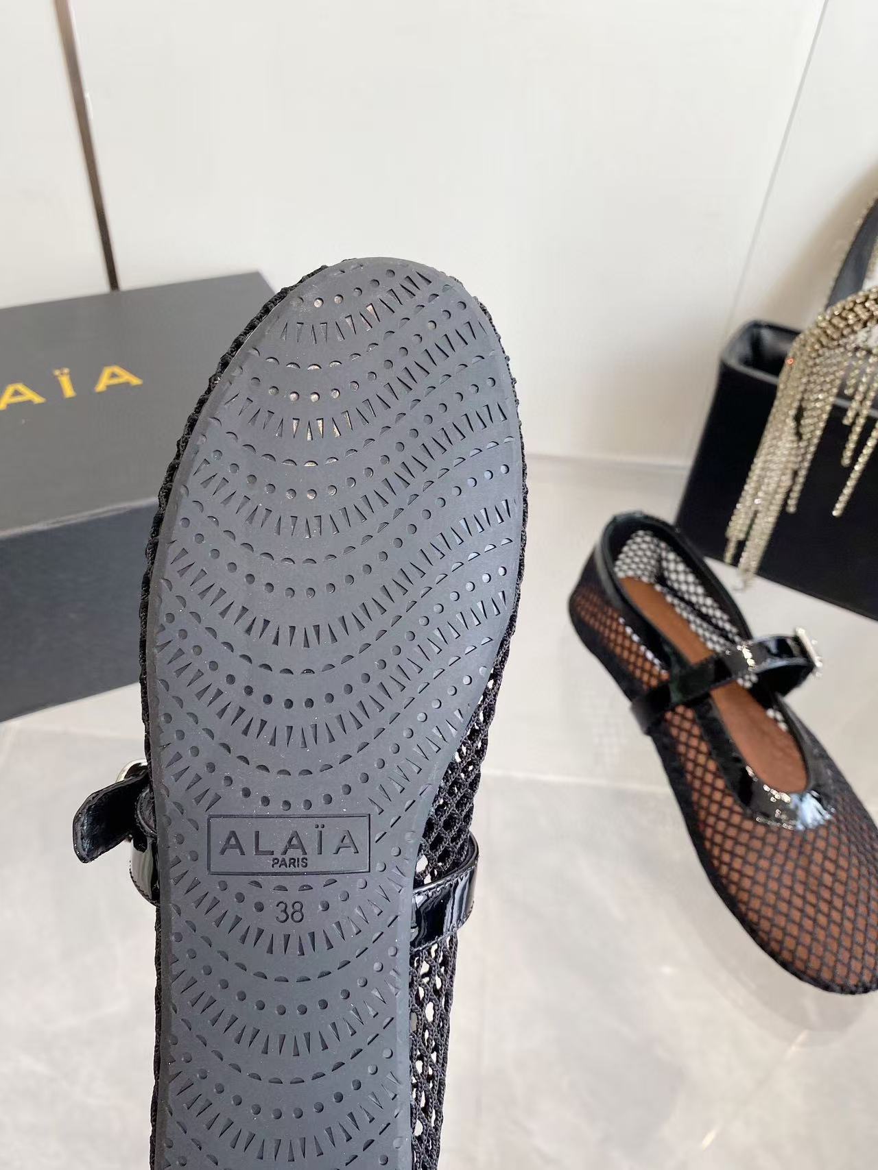 MARY JANE SHOES IN BLACK MESH AND LEATHER