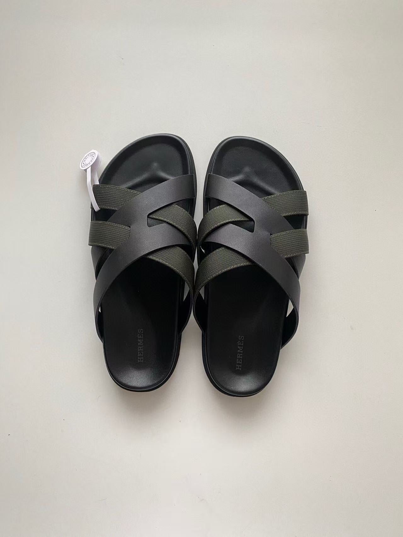 HM SLIDES IN BLACK AND DARK GREEN FABRIC