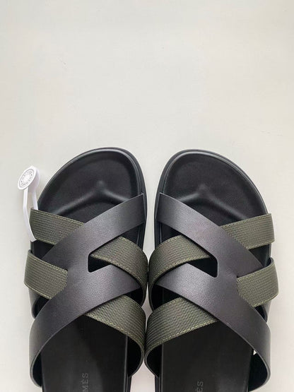 HM SLIDES IN BLACK AND DARK GREEN FABRIC