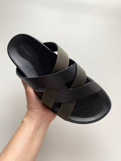 HM SLIDES IN BLACK AND DARK GREEN FABRIC