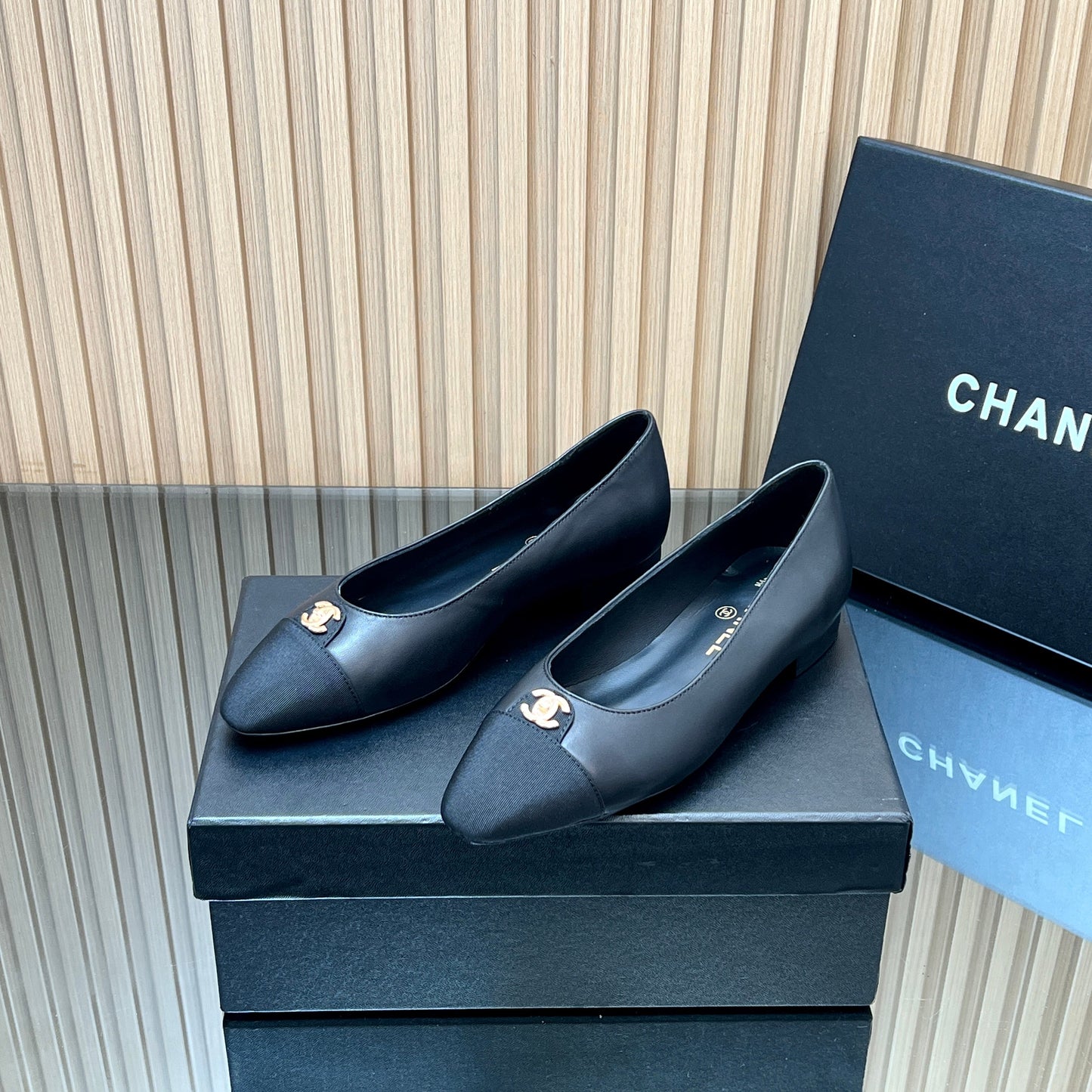 CHANEL 25S BALLET FLATS LOGO IN BLACK CALFSKIN AND CANVAS GOLD HARDWRE