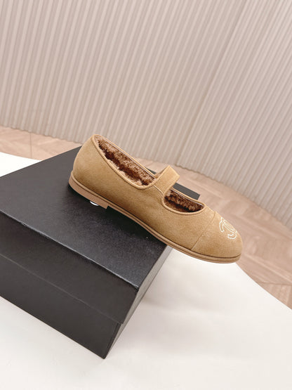 CHANEL FLAT MARY JANE SHOES 25S IN WARM BEIGE VELVET