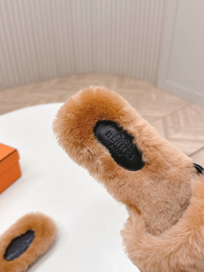 HM 25S ORAN SANDAL IN CLAY ORANGE SHEARLING WITH SILVER HARDWARE