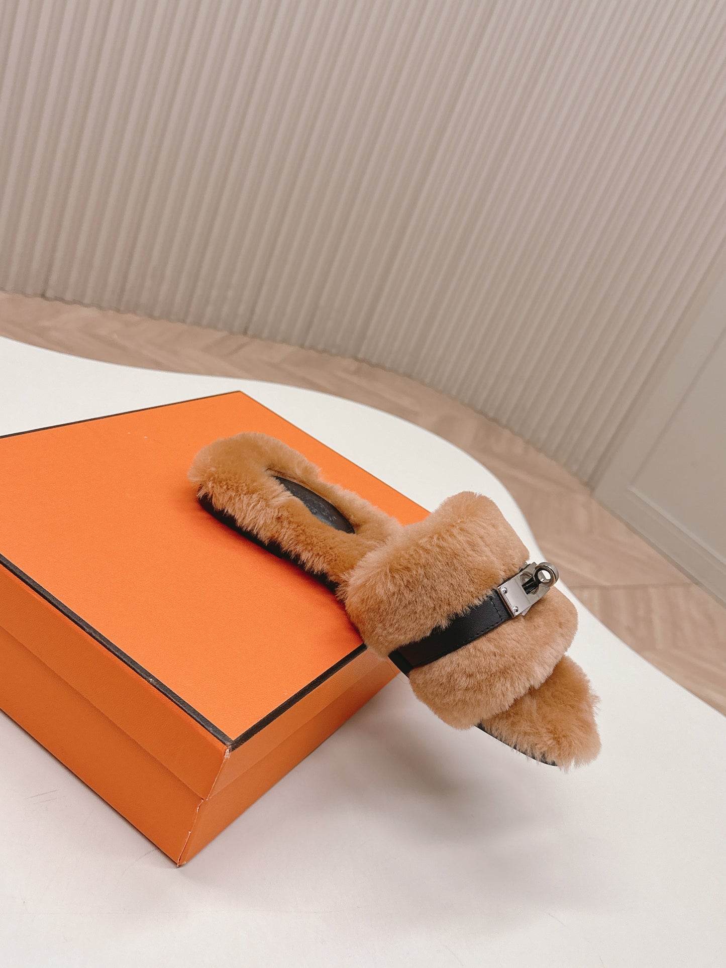 HM 25S ORAN SANDAL IN CLAY ORANGE SHEARLING WITH SILVER HARDWARE