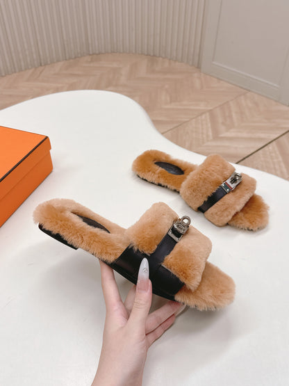 HM 25S ORAN SANDAL IN CLAY ORANGE SHEARLING WITH SILVER HARDWARE