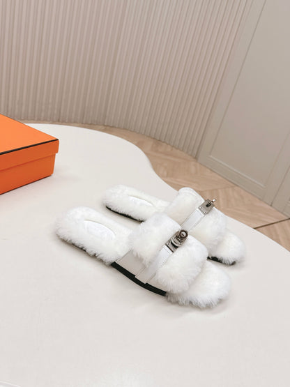 HM 25S ORAN SANDAL IN WHITE SHEARLING WITH SILVER HARDWARE