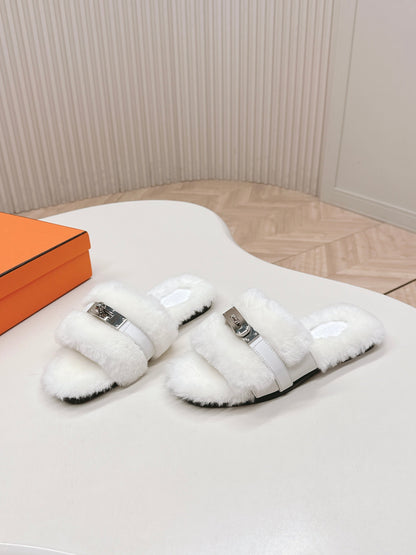 HM 25S ORAN SANDAL IN WHITE SHEARLING WITH SILVER HARDWARE