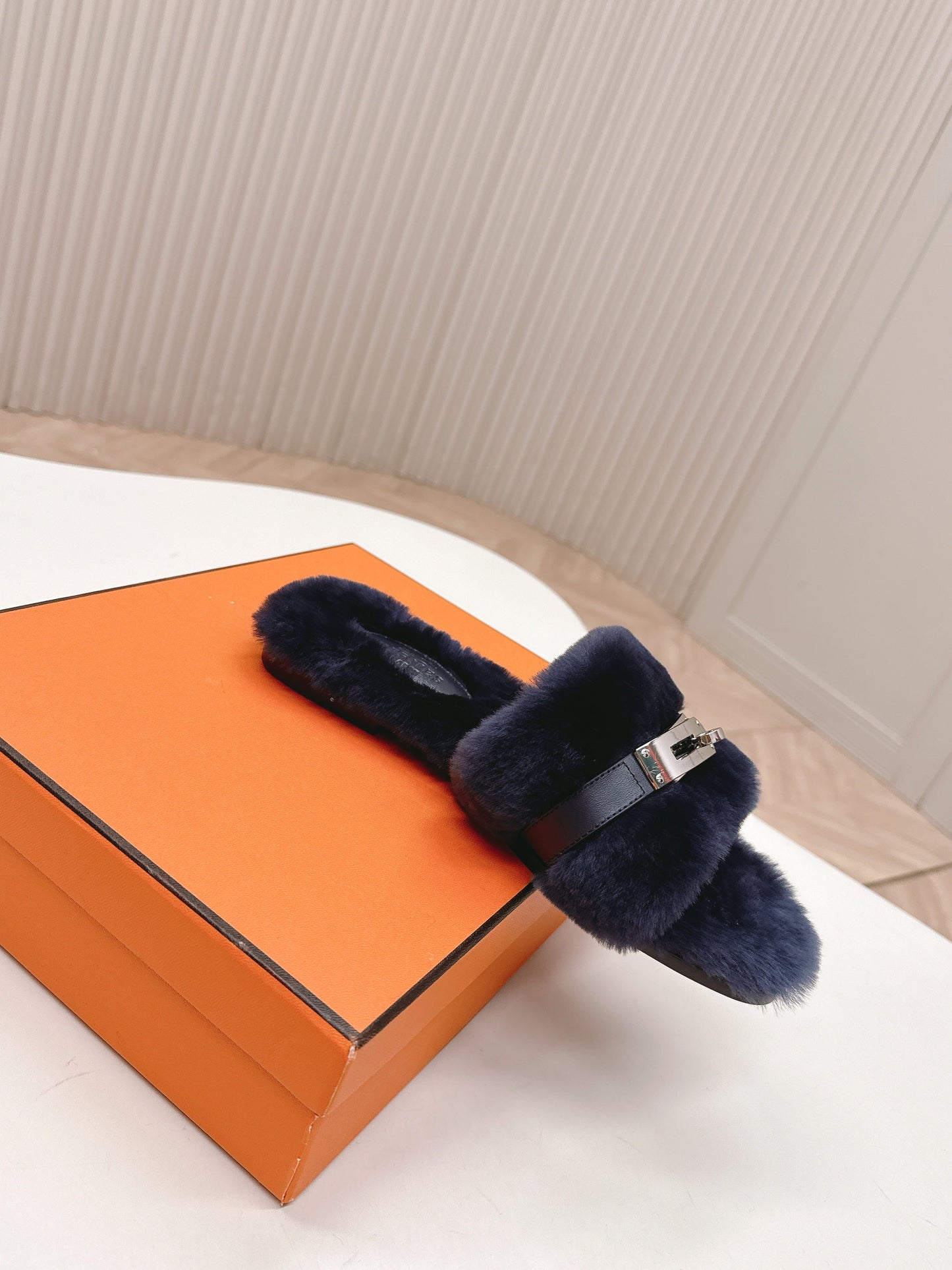 HM 25S ORAN SANDAL IN CHARCOAL NAVY SHEARLING WITH SILVER HARDWARE