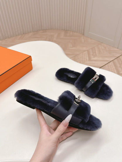HM 25S ORAN SANDAL IN CHARCOAL NAVY SHEARLING WITH SILVER HARDWARE